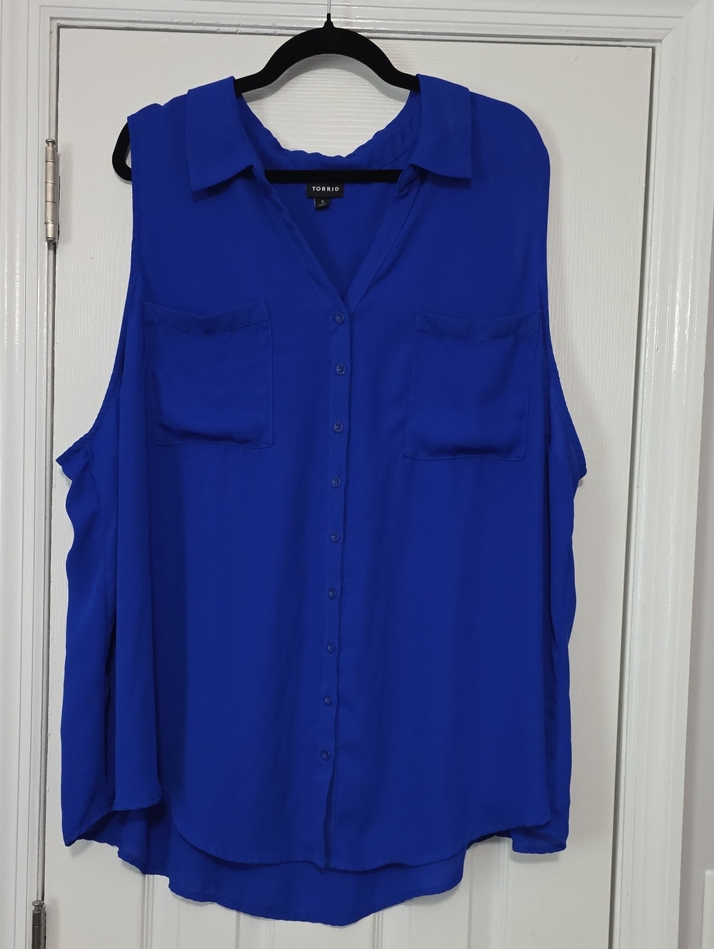 torrid cobalt blue sleeveless button-down shirt